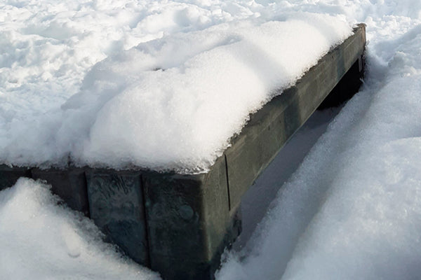 Kierre composite bench, the bench in the Lahti dog park completely under the snow.