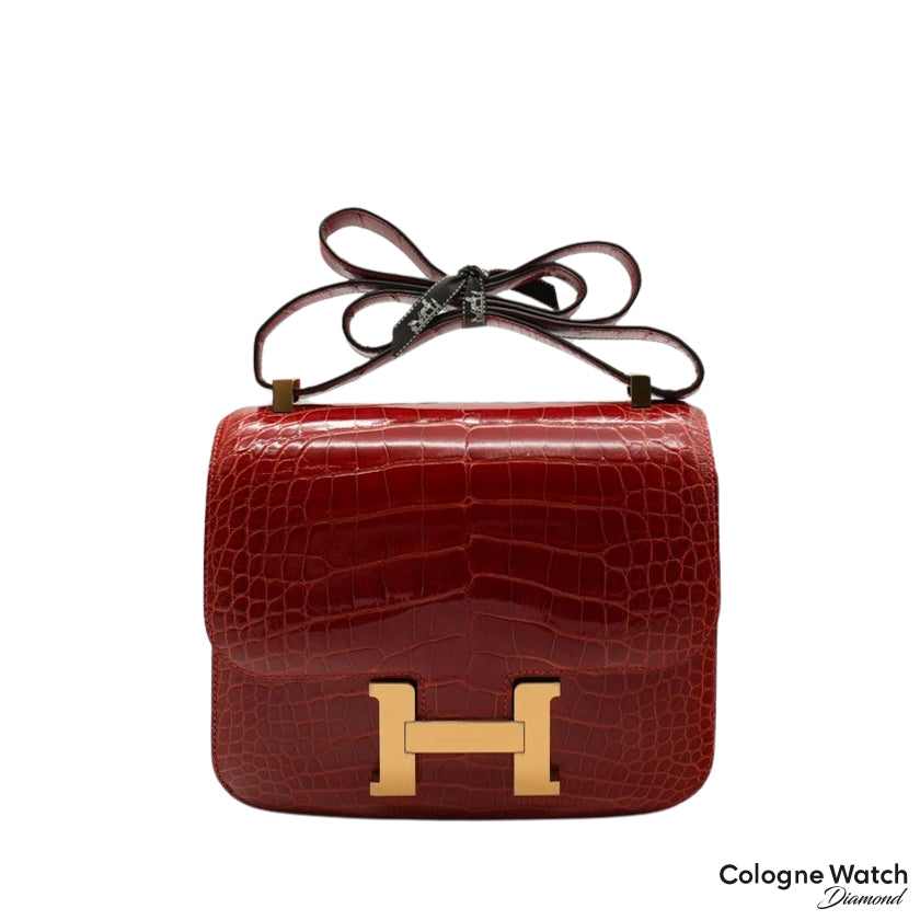 Image of Hermès Constance 24 in alligator Leather with Yellow Gold fittings in Rouge de Coeur