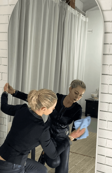 how to clean a mirror