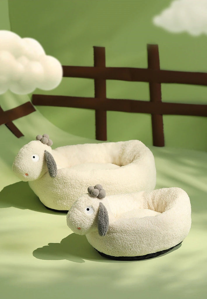 white doughnut cat bed in sheep design