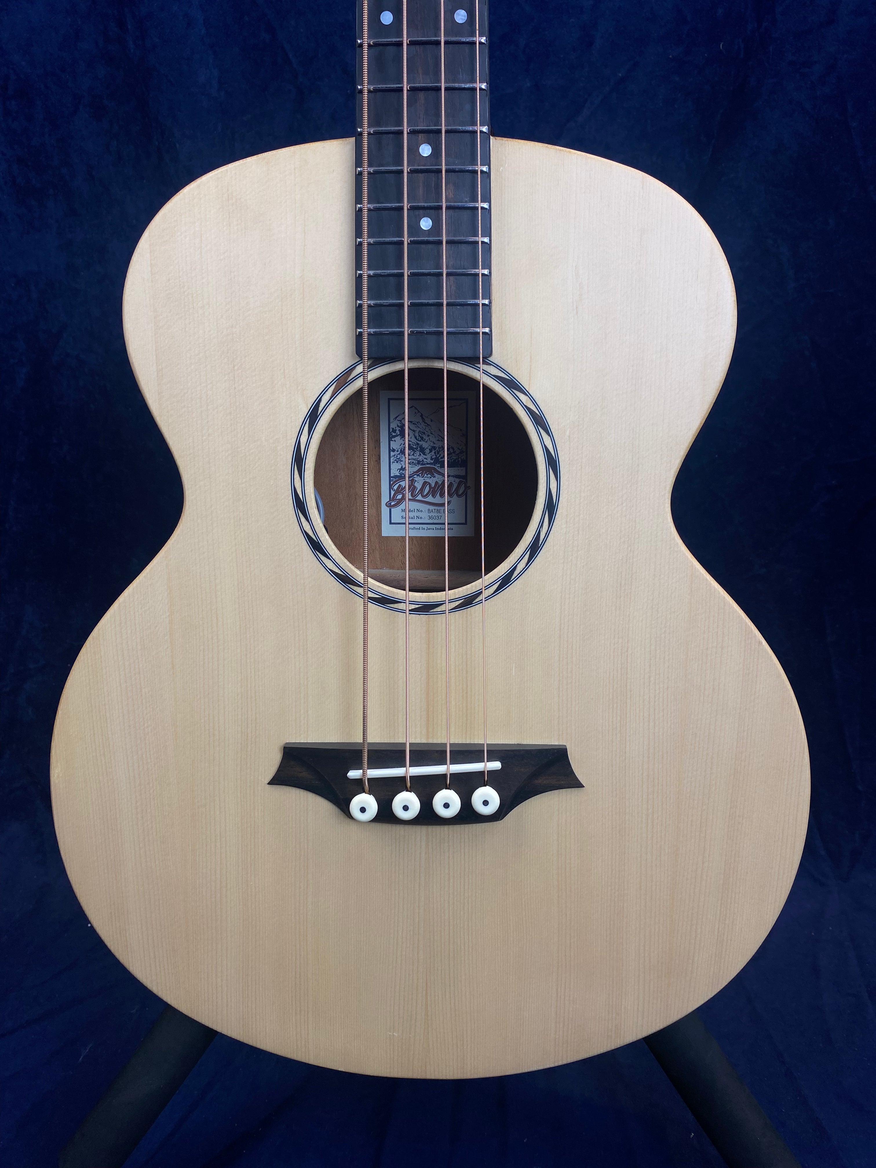 Bromo Tahoma Series BAT8E Acoustic Bass Fishman Pickup with Bag