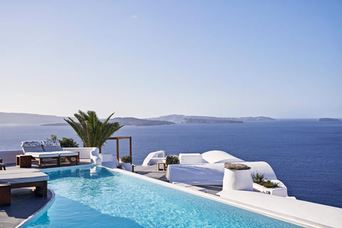 Katikies Hotel, luxury hotel in Santorini recommended by The Bubble Collection