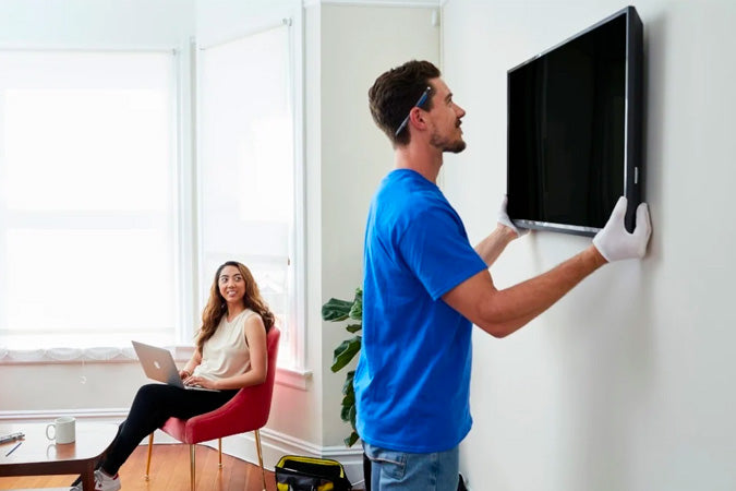 Ako schovať káble od TV na stene