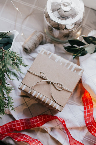 Plastic-Free Alternatives For Wrapping Christmas Presents – Wave Case