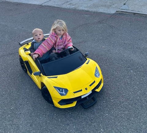 two kids riding the Lamborghini aventador kid ride on power wheel