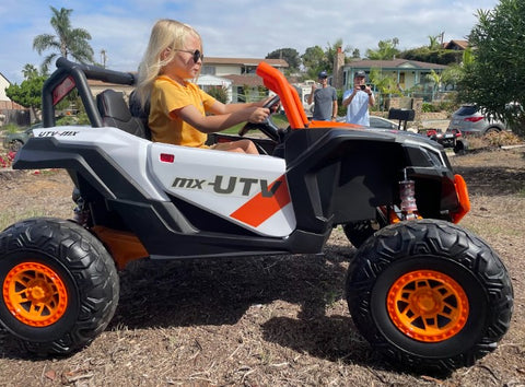 Child riding the 24V XXL UTV for Kids