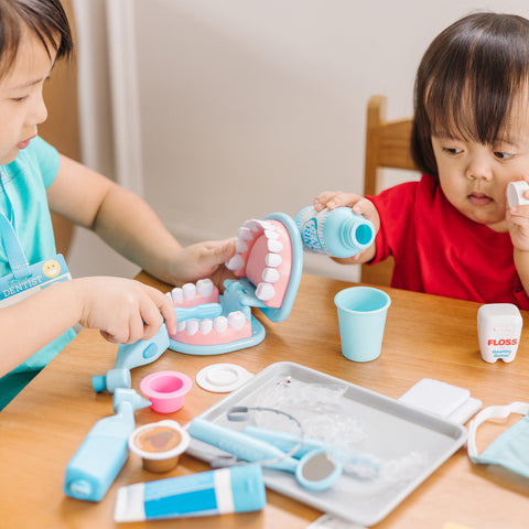 Melissa & Doug Top Toys for Grandparents Super Smile Dentist Play Set