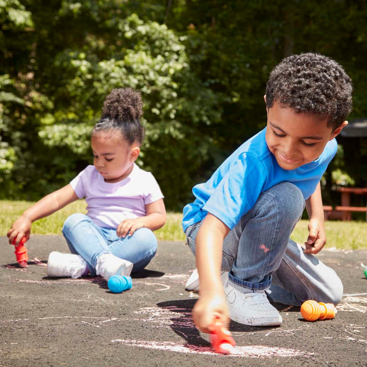 https://cdn.shopify.com/s/files/1/0550/8487/5830/products/My-First-Sidewalk-Chalk-Set-009313-1-Kid-Lifestyle_750x.jpg?v=1664902147