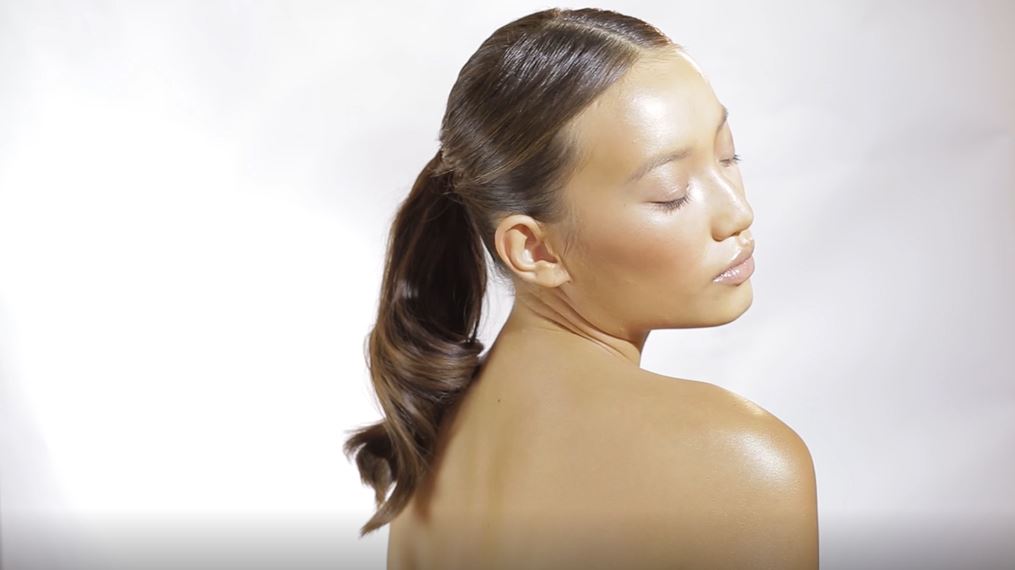 How to Achieve a Natural Glow on Medium Skin Tone }