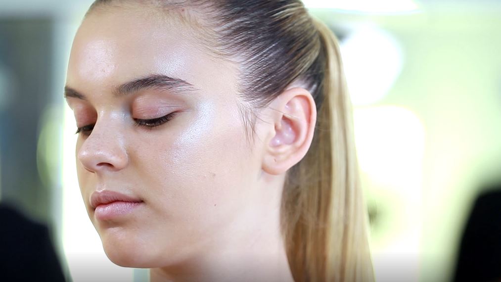 How to Use Natasha Denona’s Face Glow Cream Shimmer }