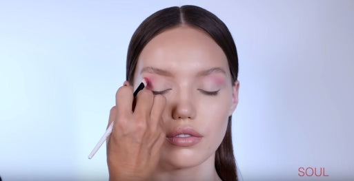 How To Create a Pinkish, Dreamy Look Using the LOVE EYESHADOW PALETTE }