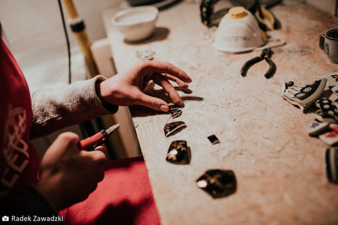 Recyced ceramic jewelry created by Magdalena Ziółkowska