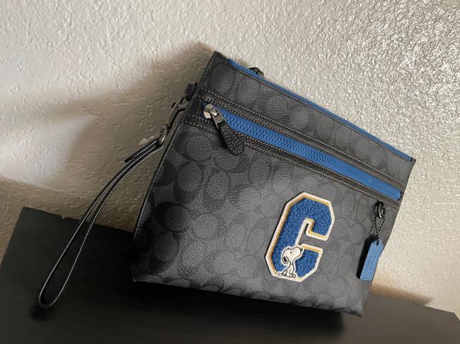 Coach Carryall X Peanuts Pouch In Signature Canvas with Snoopy Gunmeta ...