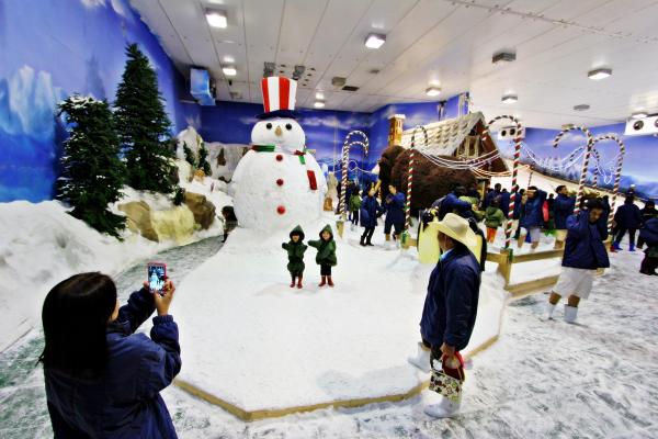 dream world bangkok snow town