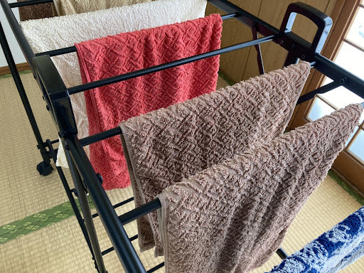 （４）濡れたタオルを掛ける