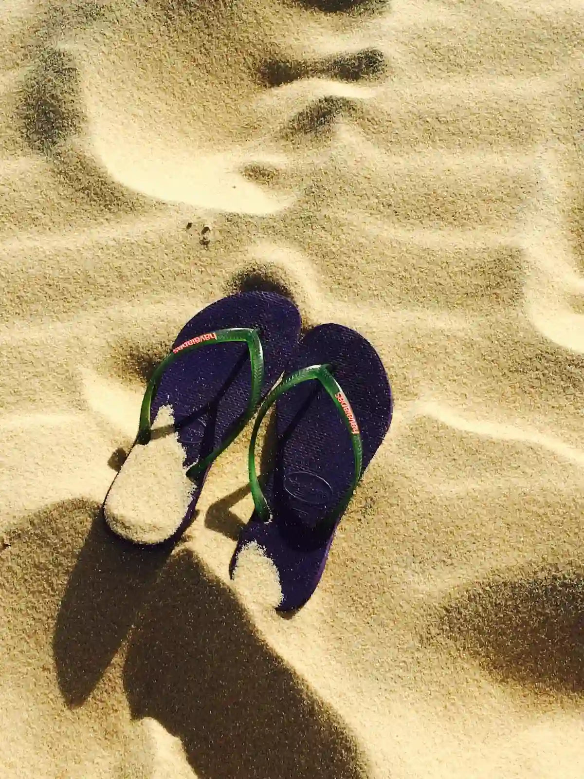 claquette-bleue-dans-le-sable