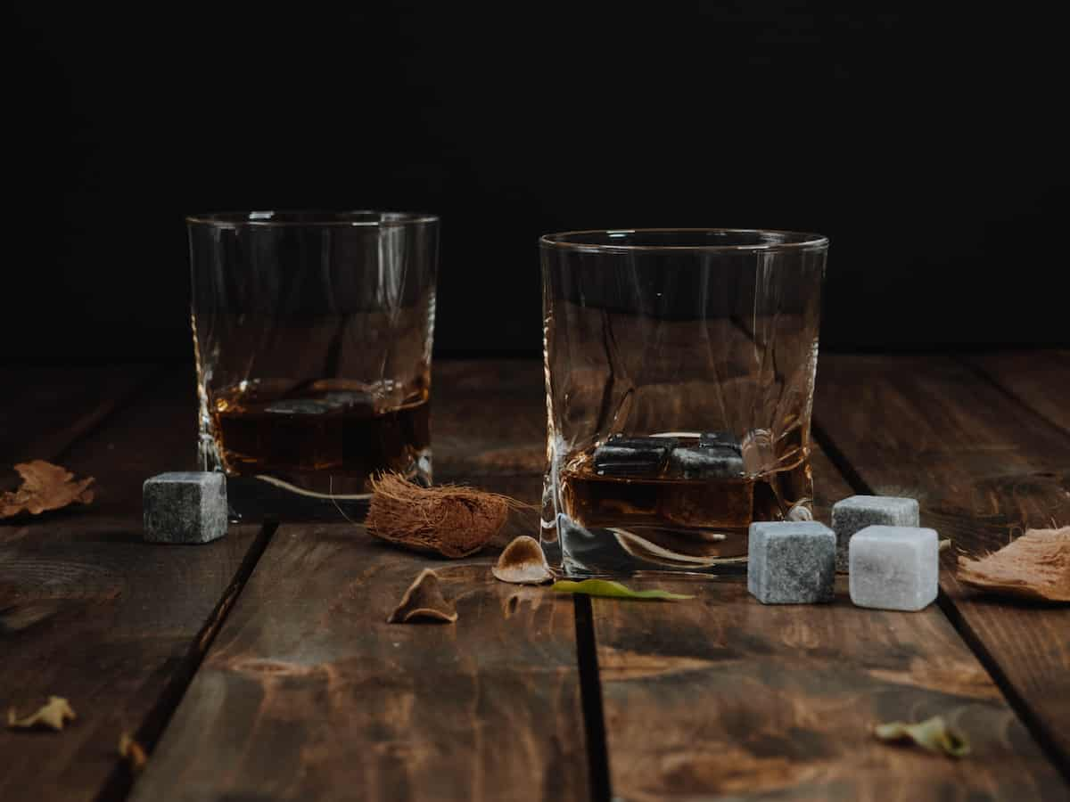 deux-verres-whisky-cadeau-quelqu-un-qui-a-tout