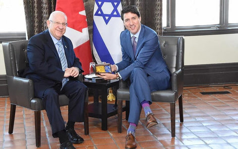 justin-trudeau-a-des-chaussettes-apparentes