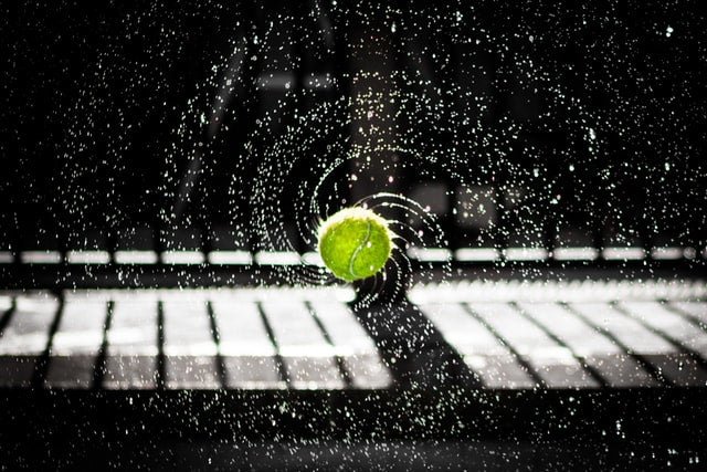 Tennisball in der Waschmaschine für flauschige Daunenkissen und Daunendecken