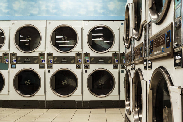 Waschsalon mit Waschmaschinen