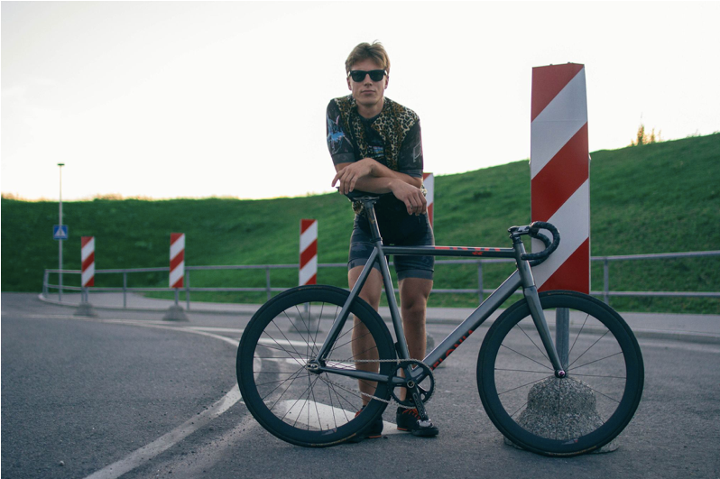 Romet holding a road bike