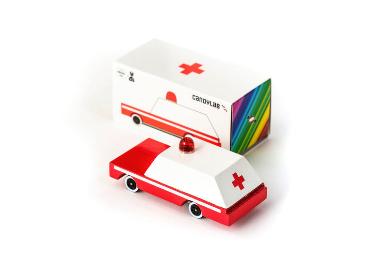Interpretatie herwinnen Atlas Candylab - houten speelgoedauto - ambulance – LOT en LOU