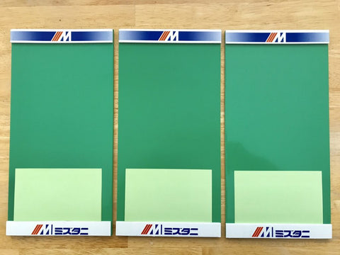 異なる種類の塗料の塗り板3枚