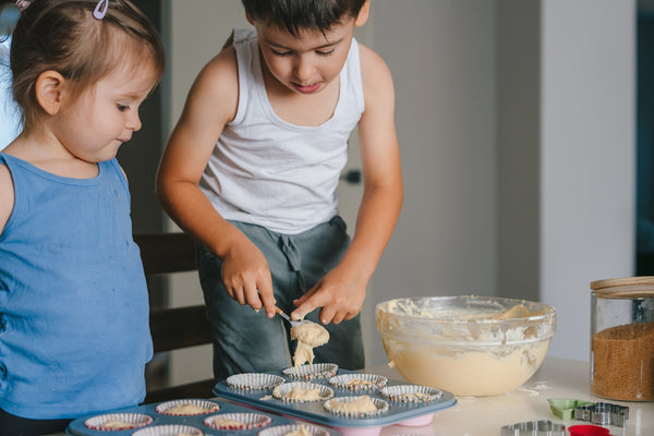 kids making muffins