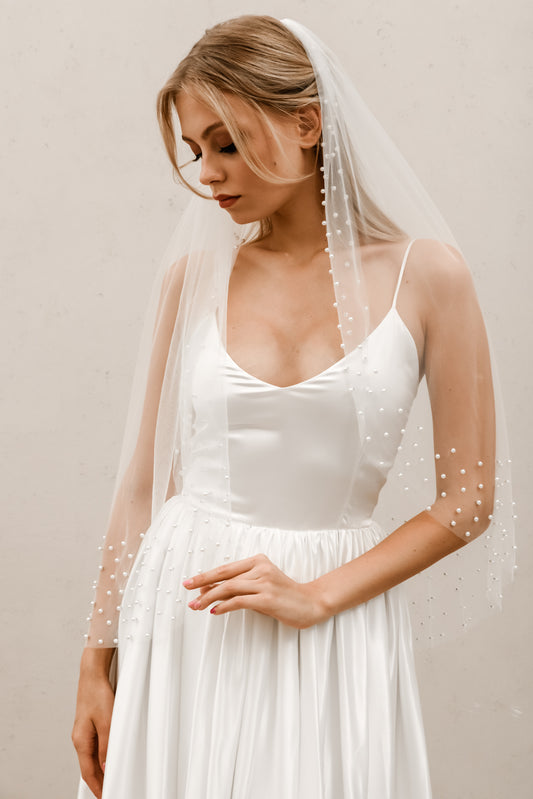 Heirloom Scattered Pearl Veil V009 Elbow