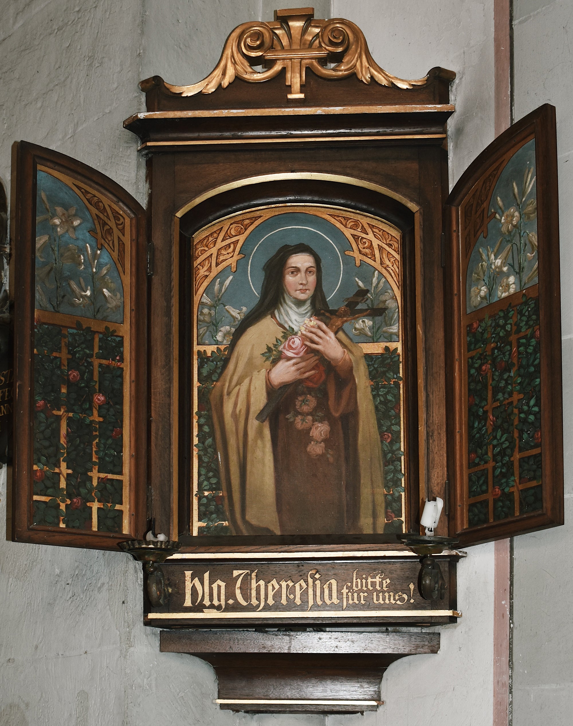 Three paneled and painted wooden religious icon