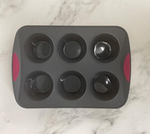 https://cdn.shopify.com/s/files/1/0551/3055/4557/products/Trudeau_Silicone_Framed_Jumbo_Muffin_Pan_300x.jpg?v=1634420733