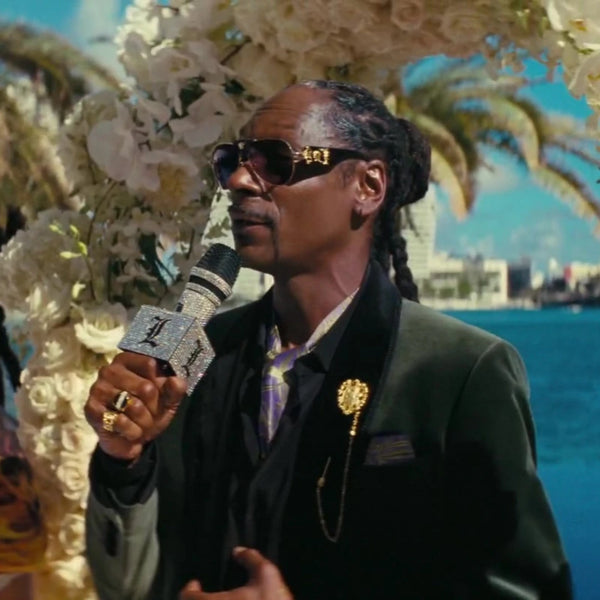 Snoop Dogg indossa occhiali da sole versace