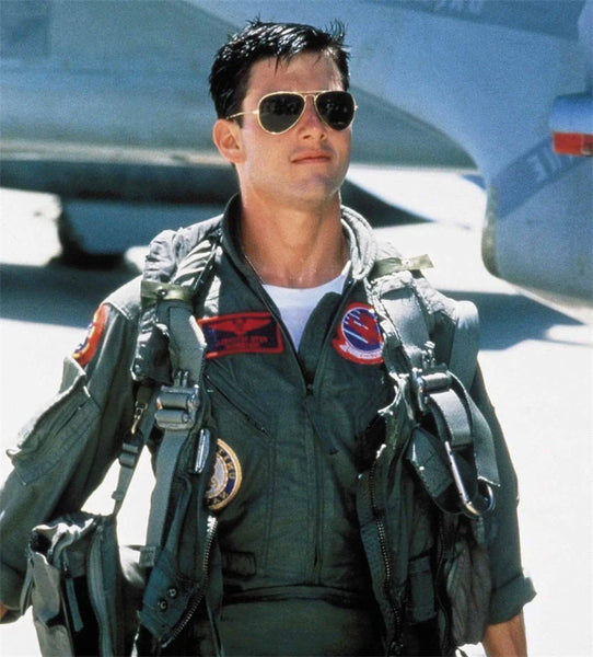 Tom Cruise in Top Gun indossa occhiali da sole da aviatore