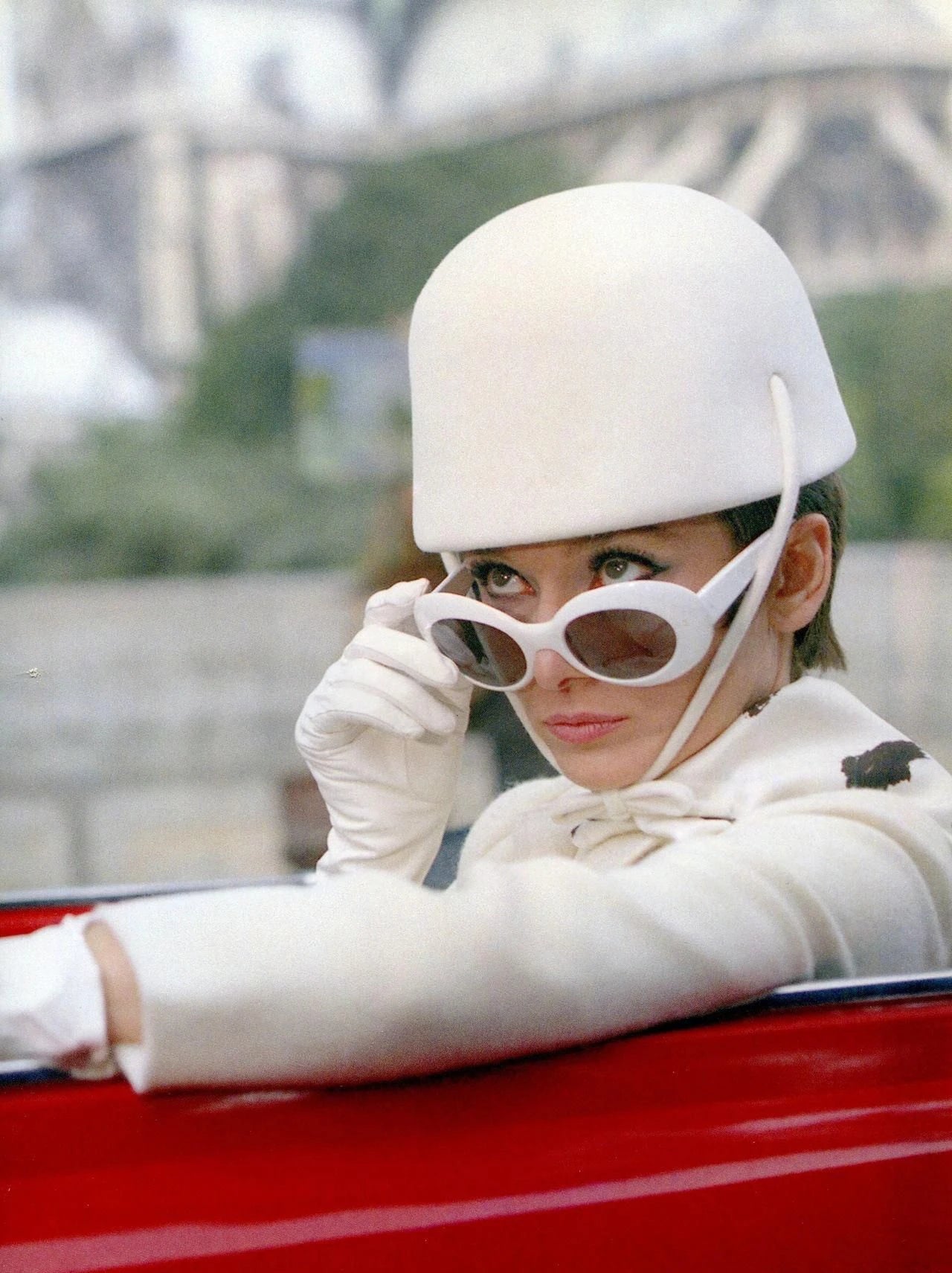 Audrey Hepburn Oval Sunglasses