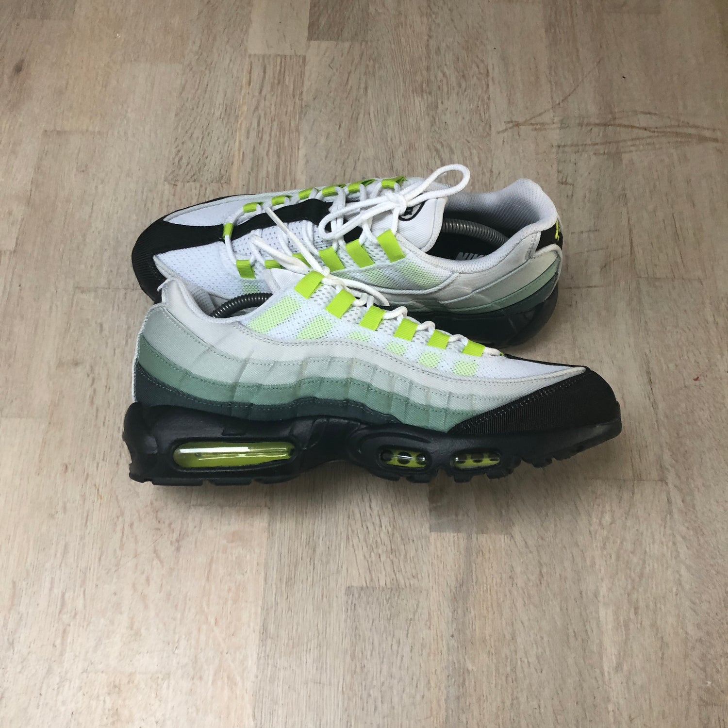 og neon air max 95 2021