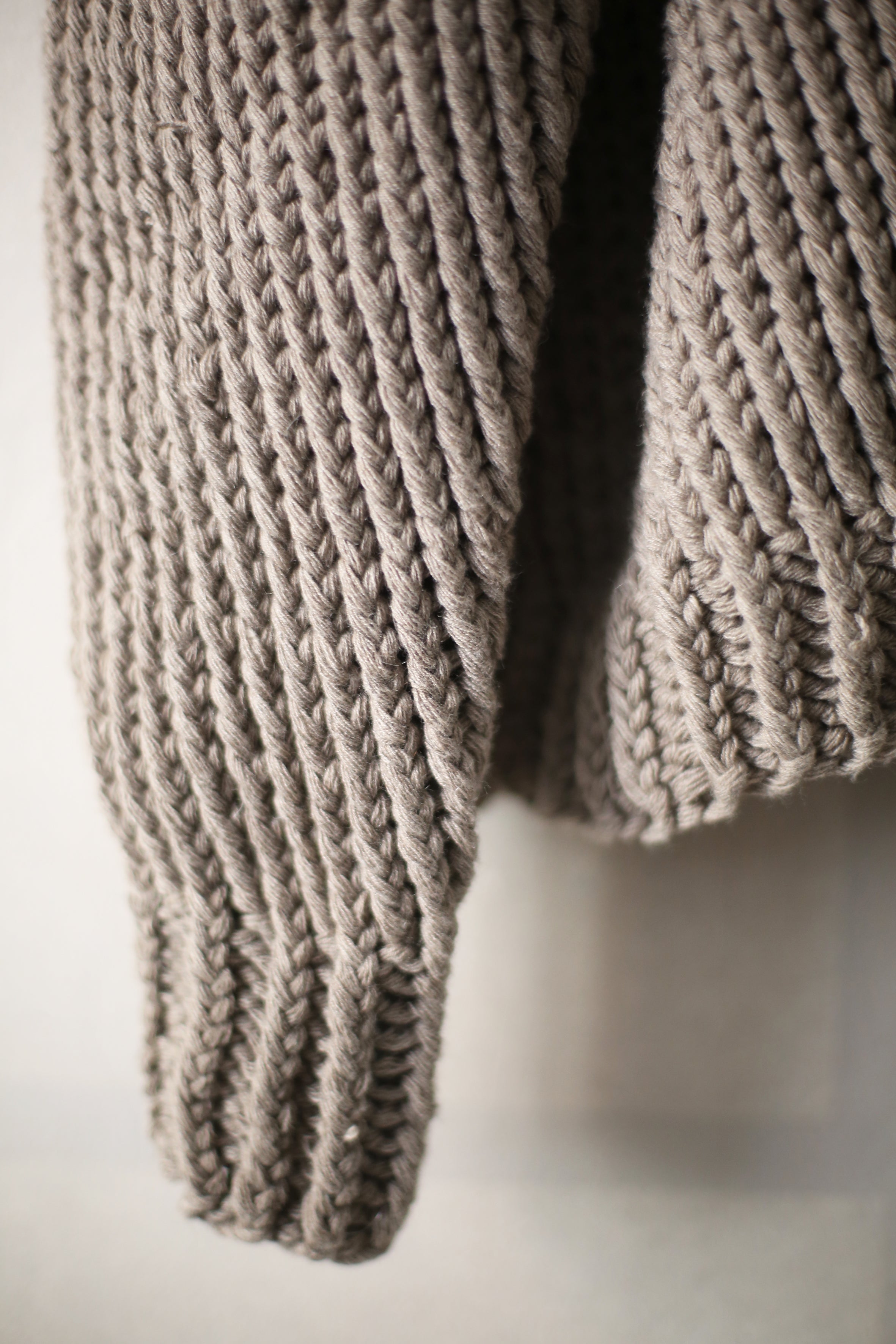 Knit#40 - Natural Grey Yak Wool by Jan-Jan Van Essche · Atelier