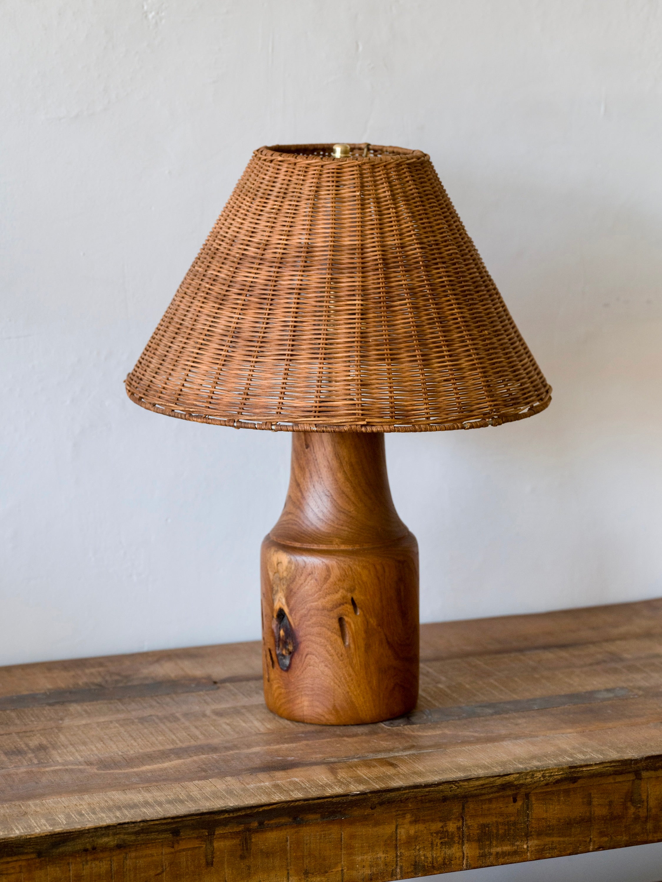 Verme Lamp With Wicker Shade