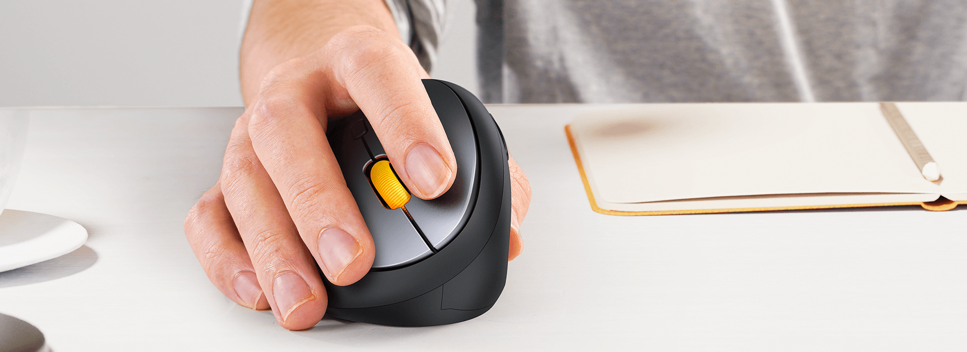 EM14 Wireless Vertical Mouse