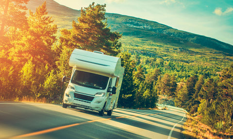 autocaravana-como-funciona-caravana-como-es-camper-como-usar-autocaravanas-comprar-segunda-mano-ocasion-para-6-personas-para-4-personas-como-es-sin-bateria-sin-aire-acondicionado-sin-papeles-sin-destino-para-dos