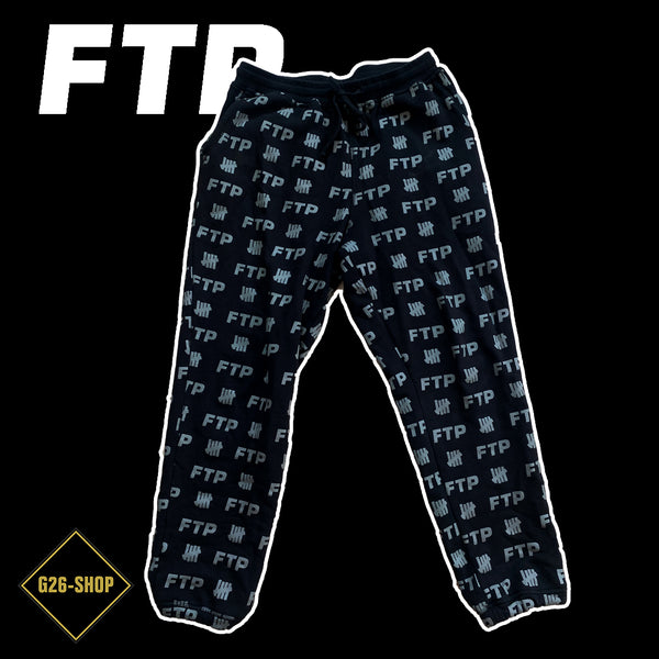 アンディー】 UNDEFEATED - UNDEFEATED X FTP ALL OVER SWEATPANT -の