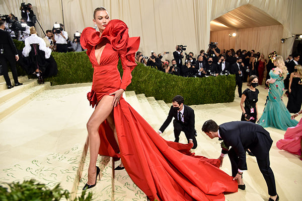 Karlie Kloss at the Met Gala 2021.