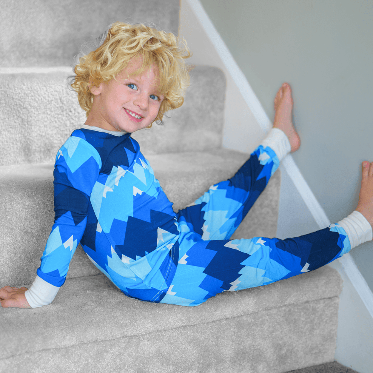 Available in ages between 2 and 6 years old. Two-piece matching pajama set  in cute designs. Made from beautifully soft bamboo, a sustainable choice.  Shop now at Zipster.