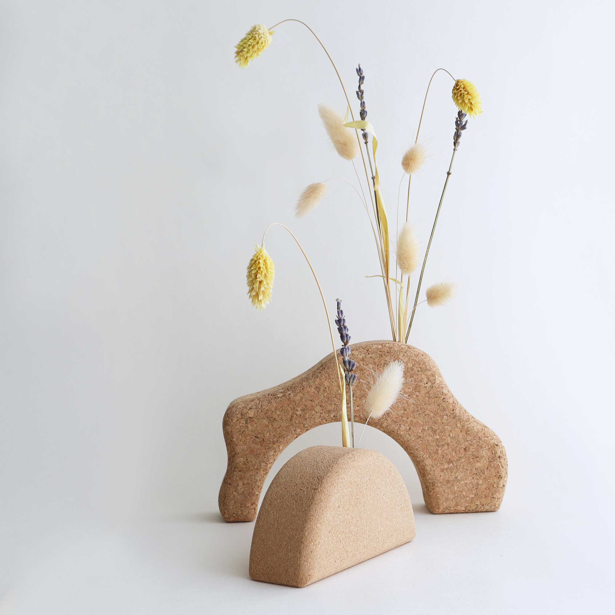 Onda e Sol cork vase with dried natural florals