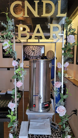 Picture of CandleLux's mobile CNDL BAR candle bar.