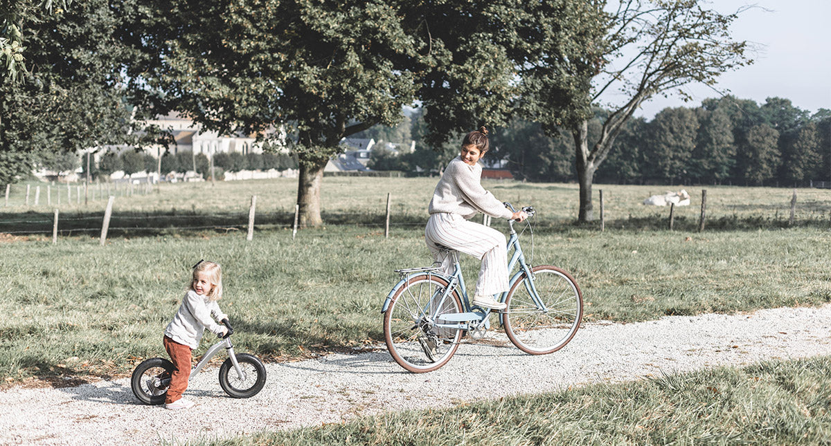 Un giro in bicicletta per esplorare l'immensità del parco del castello