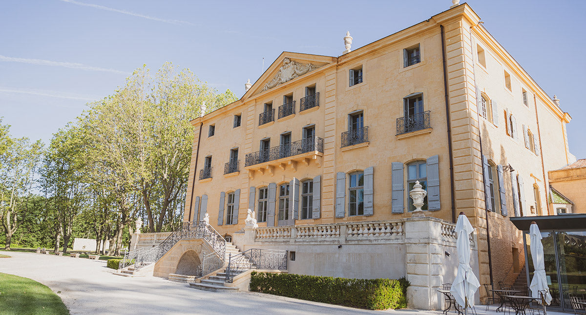 Magali, der Designer von Rosa Und Marius taucht uns in die olfaktorischen Erinnerungen seiner Kindheit in der Provence ein, mit seiner Großmutter, Rosa.