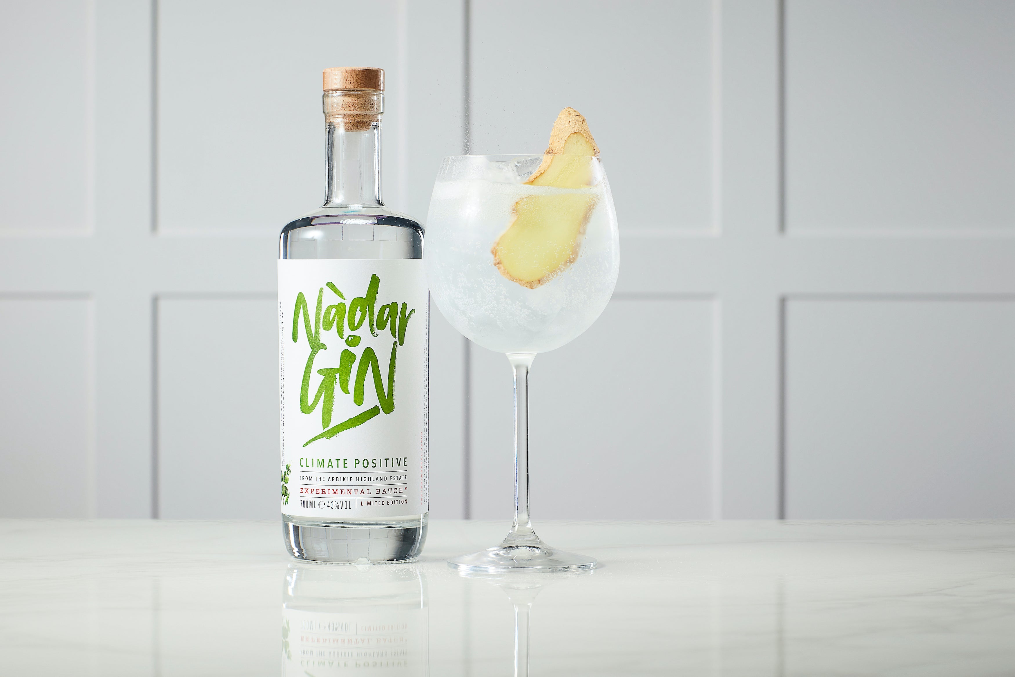 nàdar gin bottle with gin and tonic