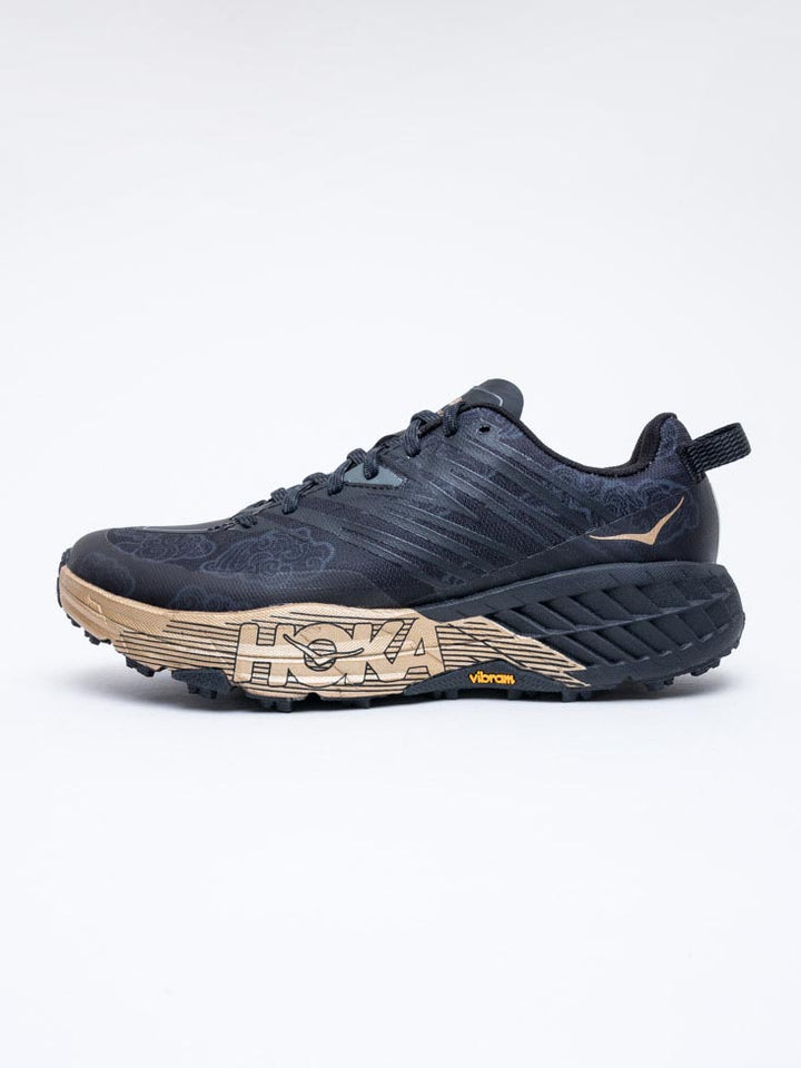 hoka one one outlet