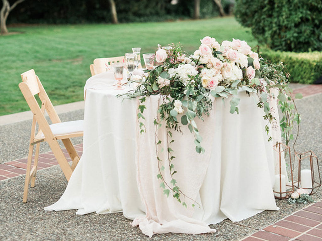 Love Life & Bloom M & E sweetheart table with flowers