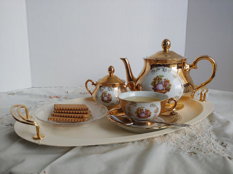 What Does a Tea Set Contain